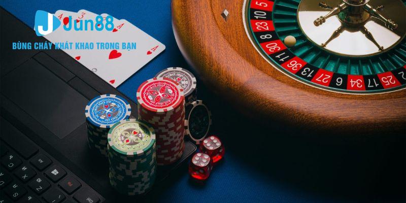 Cách chơi Poker vòng đầu tiên cần bỏ tiền cược cơ bản vào